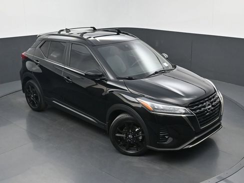 Used 2023 Nissan Kicks SR w/ SR Premium Package FWD image 32