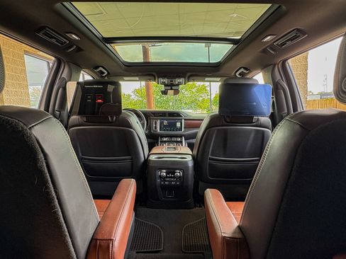 Used 2023 GMC Yukon XL Denali Ultimate AWD/4WD image 39