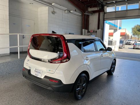 Used 2022 Kia Soul EX image 10