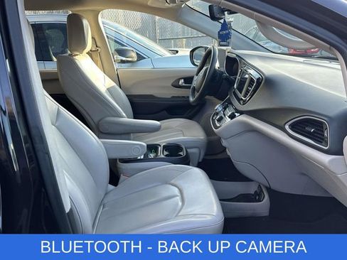 Used 2021 Chrysler Voyager Lxi image 2