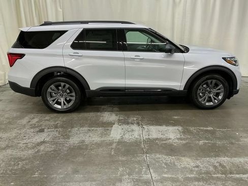 New 2026 Ford Explorer Active w/ Active Comfort Package AWD/4WD image 2