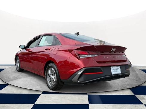 Certified 2024 Hyundai Elantra SE FWD image 5