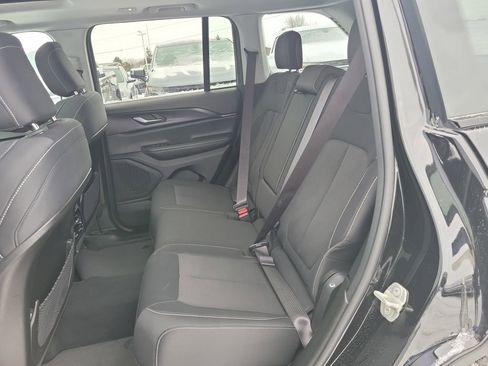 Used 2023 Jeep Grand Cherokee Laredo image 29