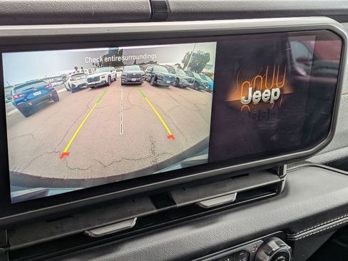 Used 2025 Jeep Wrangler Unlimited Sahara AWD/4WD image 18