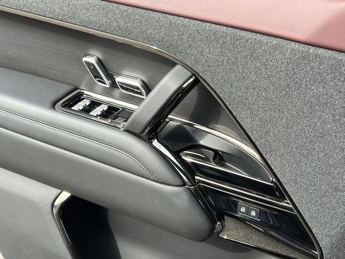 Used 2023 Land Rover Range Rover Sport SE Dynamic image 31