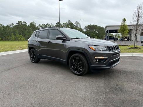 Used 2018 Jeep Compass Latitude w/ Popular Equipment Group FWD image 8