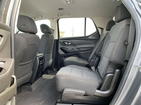 Used 2020 Chevrolet Traverse LT image 19