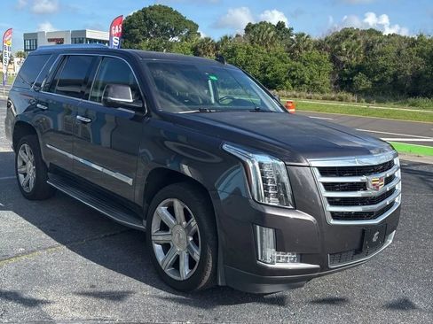 Used 2015 Cadillac Escalade Luxury AWD/4WD image 10