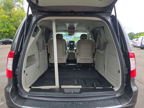Used 2015 Chrysler Town & Country Touring w/ Driver Convenience Group FWD image 43