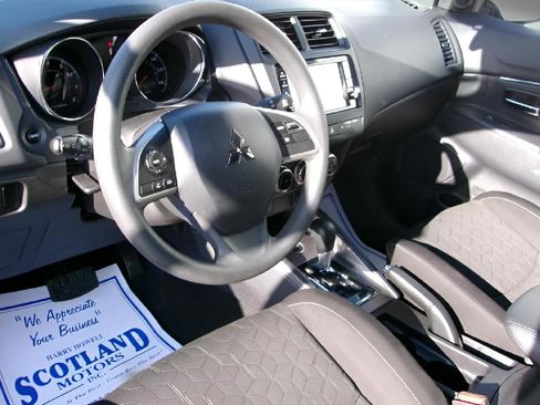 Used 2025 Mitsubishi Outlander Sport ES image 12