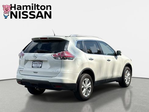 Used 2016 Nissan Rogue SV w/ SV Premium Package AWD/4WD image 2