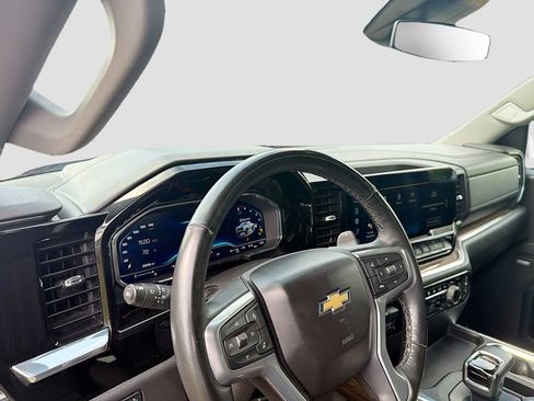 Used 2024 Chevrolet Silverado 1500 LT Trail Boss w/ Convenience Package II AWD/4WD image 9