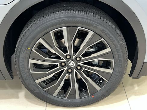 New 2026 Toyota C-HR w/ Cold Weather Package AWD/4WD image 5