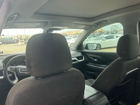 Used 2022 GMC Terrain SLE w/ Driver Convenience Package image 8