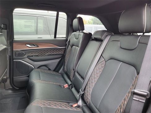 New 2022 Jeep Grand Cherokee Limited image 3