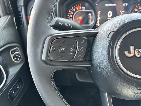 Certified 2025 Jeep Wrangler Unlimited Rubicon AWD/4WD image 13