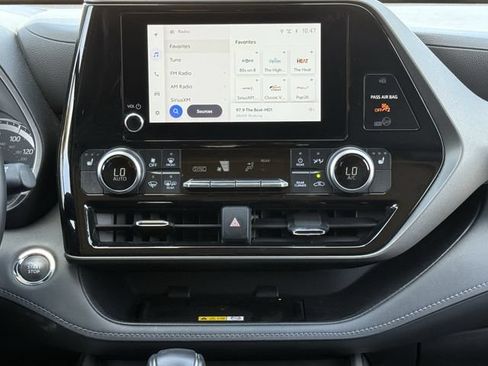 Used 2023 Toyota Highlander XLE FWD image 18