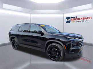 Used 2025 Chevrolet Traverse LT w/ Driver Confidence Package FWD video 2