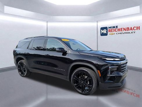 Used 2025 Chevrolet Traverse LT w/ Driver Confidence Package FWD image 2