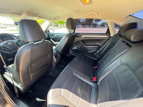 Used 2018 Volkswagen Passat 2.0T R-Line w/ R-Line Lighting Package FWD image 13