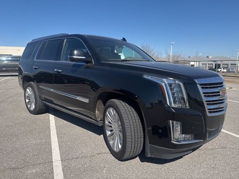 Used 2018 Cadillac Escalade Platinum image 10
