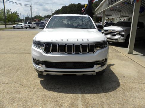 Used 2023 Jeep Wagoneer Series II AWD/4WD image 2