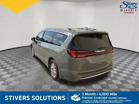 Used 2022 Chrysler Pacifica Touring-L FWD image 9