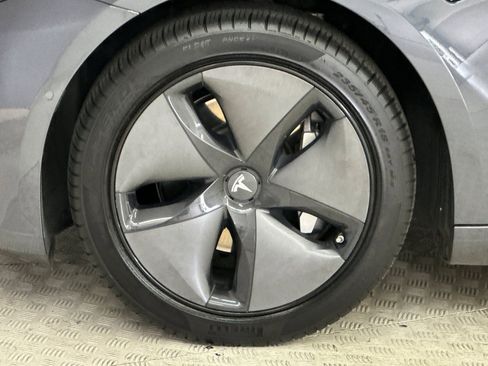 Used 2018 Tesla Model 3 Mid Range image 11
