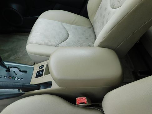 Used 2012 Toyota RAV4 FWD image 12