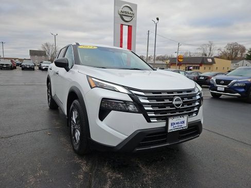 Used 2024 Nissan Rogue S image 11