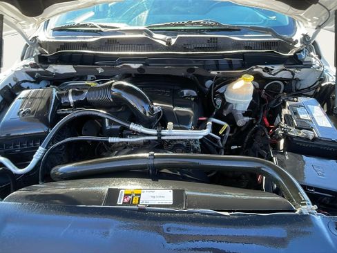 Used 2014 RAM 1500 4x4 Crew Cab w/ Exterior Appearance Group image 13