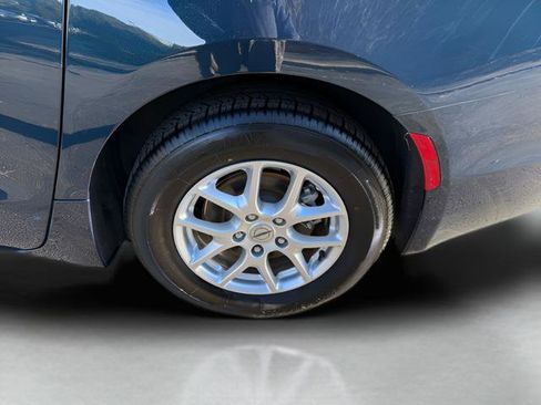 Used 2024 Chrysler Pacifica Touring-L FWD image 23