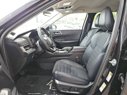 Used 2025 Mitsubishi Outlander SE AWD/4WD image 11