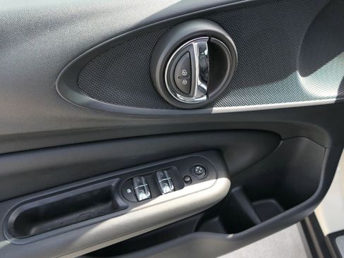 Used 2018 MINI Cooper Clubman FWD image 11