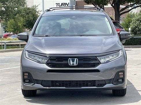 New 2026 Honda Odyssey Touring image 7
