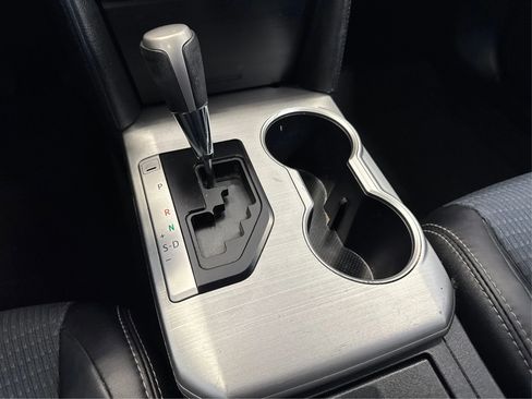 Used 2012 Toyota Camry LE image 19