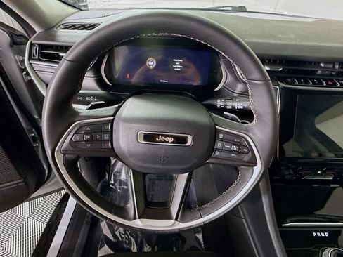 Used 2023 Jeep Grand Cherokee Laredo w/ Luxury Tech Group I AWD/4WD image 21