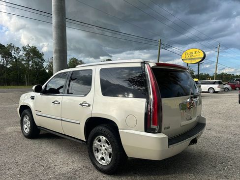 Used 2011 Cadillac Escalade Premium RWD image 8