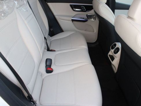 Used 2026 Mercedes-Benz GLC 300 4MATIC image 33