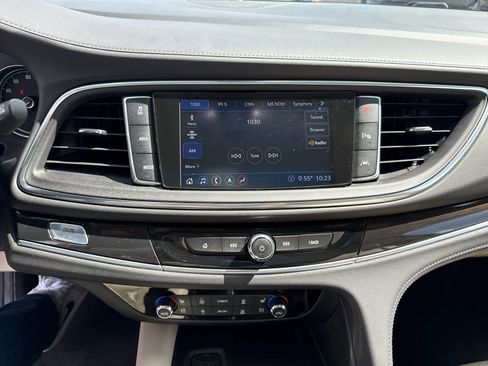 Used 2020 Buick Enclave Premium w/ Sun and Sites Package AWD/4WD image 17