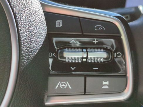 Certified 2025 Kia Sorento EX image 24