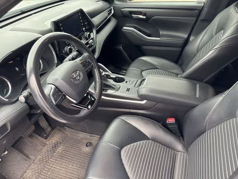 Used 2021 Toyota Highlander XSE image 9