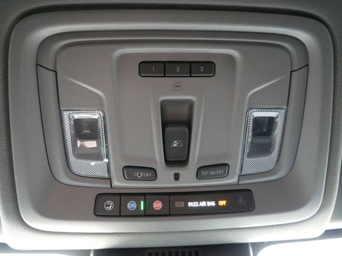 Used 2025 GMC Sierra 1500 Denali w/ Technology Package AWD/4WD image 24