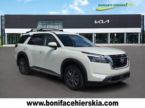 Used 2024 Nissan Pathfinder SV FWD image 1