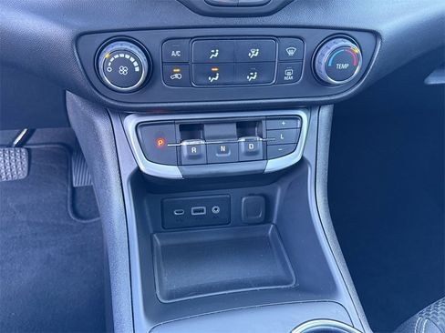 Used 2024 GMC Terrain SLE image 28