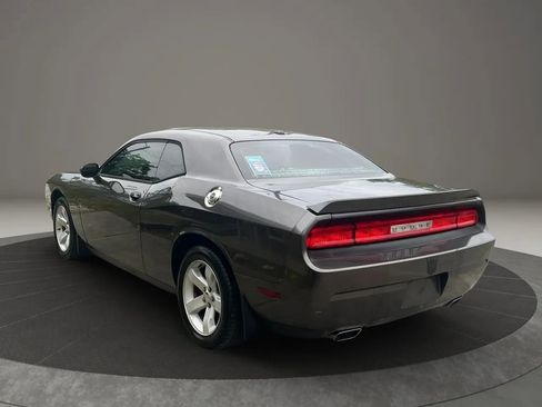 Used 2014 Dodge Challenger SXT RWD image 5
