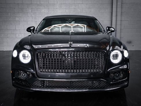 Used 2022 Bentley Flying Spur W12 image 2