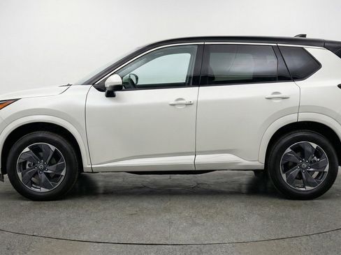 Used 2025 Nissan Rogue SV AWD/4WD image 5