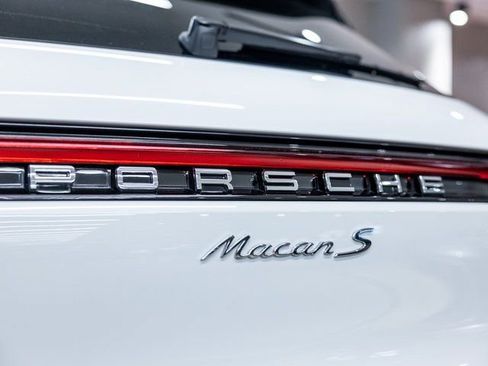 Certified 2025 Porsche Macan S image 23