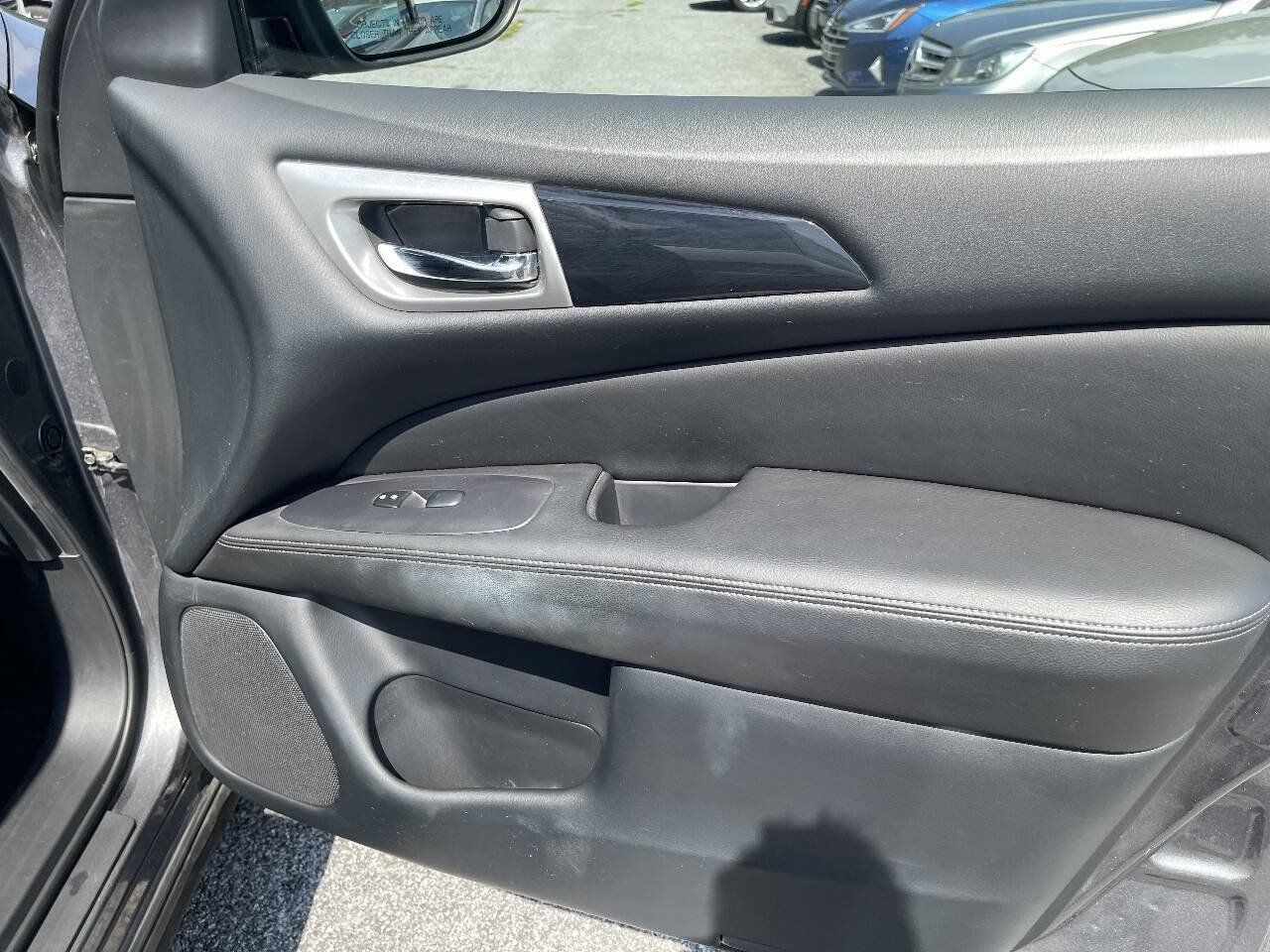 Used 2019 Nissan Pathfinder S AWD/4WD image 30